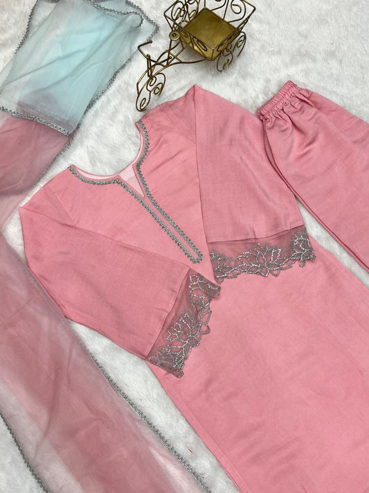 BEAUTIFUL KURTA THREE PIECE SET FANCY CUT WORK LACE DETAILS ON SLEEVES NECLINE LACE WITH DUPATTA SET