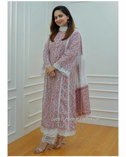 Featuring beautiful Kurti