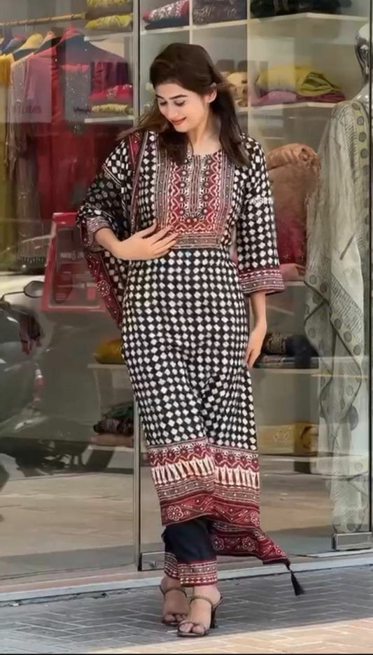 Kurti Suit Set seems to be a party wear outfit